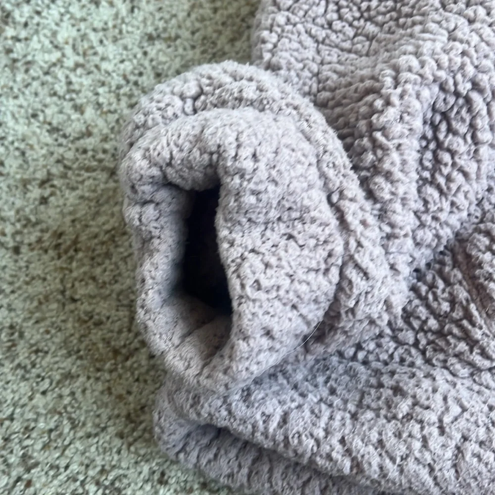 american eagle Women's pink fuzzy hooded Sweater - Picture 7 of 7